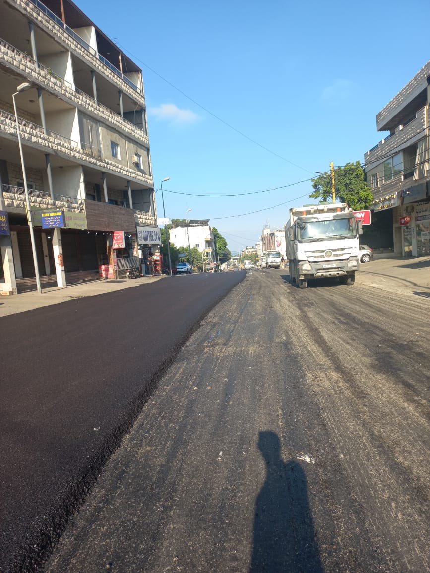 🚧أعمال صيانة وتأهيل على طريق صيدا القديمة ضمن مشروع "لبنان على السكة"

📢باشرت وزارة الأشغال العامة والنقل تنفيذ أعمال صيانة و تأهيل على #طريق_صيدا_القديمة والمناطق المحيطة بها، وذلك ضمن إطار مشروع "لبنان على السكة" الهادف إلى تأهيل وصيانة شبكة الطرق والجسور على مختلف الأراضي