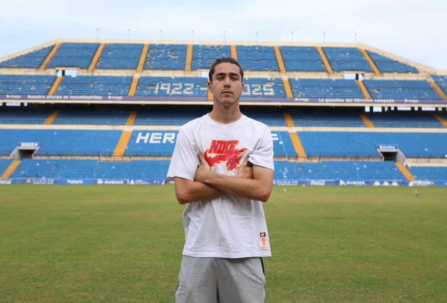 🚨 𝗢𝗙𝗜𝗖𝗜𝗔𝗟

⚡️ 𝗖𝗵𝗲𝗺𝗮 𝗗𝗶́𝗮𝘇 renueva con el Hércules B

📎herculesdealicantecf.com/chema-diaz-ren…

💙 #MachoHércules 🤍