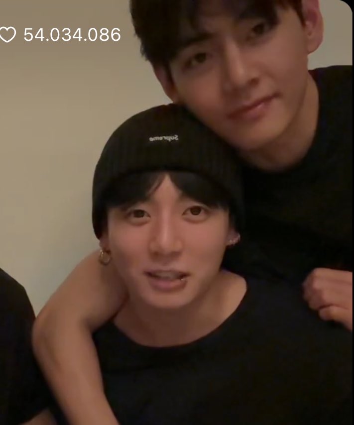 cloudsforthv's tweet image. loves of my life 🤍