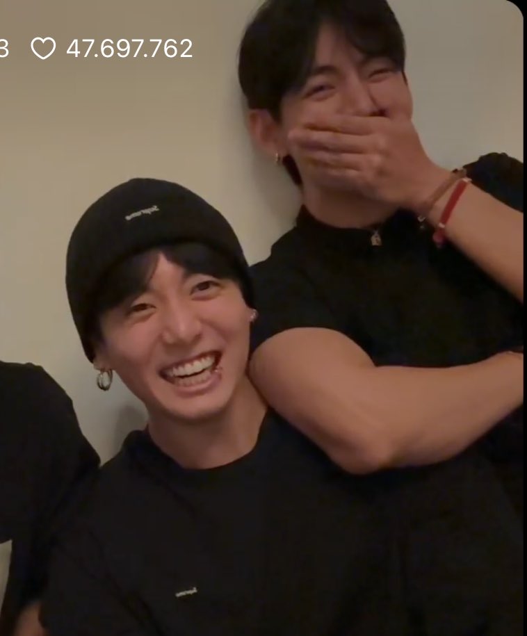 cloudsforthv's tweet image. loves of my life 🤍