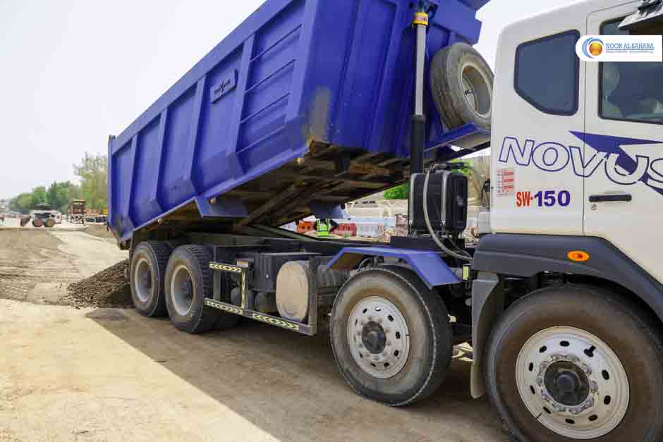 NoorContracting's tweet image. Massive road works are in full swing near Al Ain Zoo, where our dedicated team is carrying out the upgrading of paving layers of the city’s new truck route — a vital corridor that will enhance traffic flow, safety, &amp;amp; connectivity across Al Ain.

#AbuDhabi #AlAin #AACM #NAS #roads