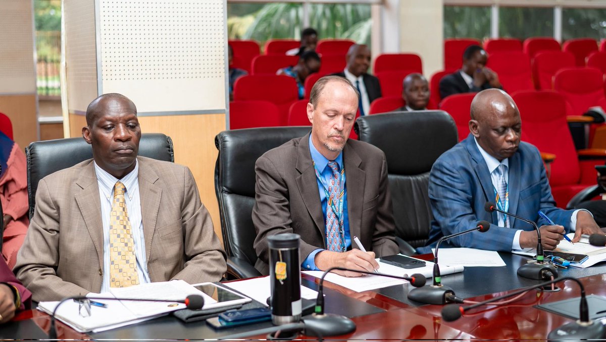 mofpedU's tweet image. According to PSST @rggoobi Uganda’s total export earning in Q3 of FY 2024/25 amounted to USD 2.6 billion.
He said this translates to a growth of 39.1% compared to export earnings of USD 1.9 billion recorded for Q3 FY 2023/24.
Ggoobi said this was as a result of improved…
