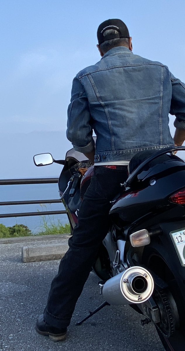 RyukyuRider's tweet image. 今日の沖縄、天気が不安定ですが、
合間に晴れたのでツーリングした。

#知念岬 #隼 #gsx1300