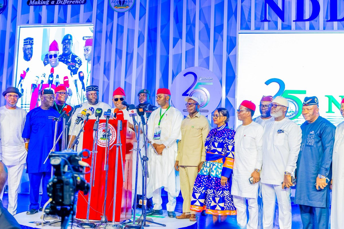 DanjumaGodswill's tweet image. Projects, policies, and performance—that’s the legacy Akpabio and Tinubu are writing in the Niger Delta. #Akpabio #TinubuDelivers #DevelopmentTrack