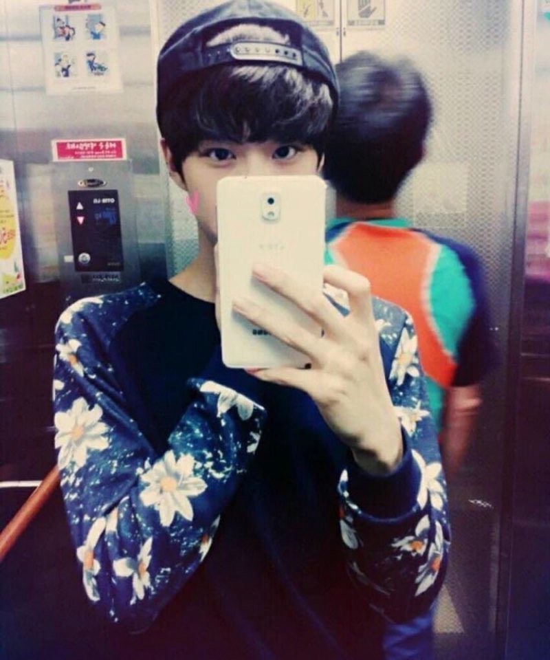 nyxngzze's tweet photo. 우석님 과사가 싸이월드얼짱시대재질이잖아 https://t.co/RTjpUD8lo8