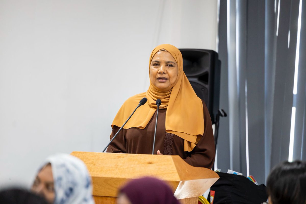 SFdevelopmentMV's tweet photo. 2025 ވަނަ އަހަރުގެ ސިވިލް ސަރވިސް ޓްރެއިނިންގ ޑައިރެކްޓަރީގައި ހިމަނާފައިވާ 'މަންތްލީ ސްޕެޝަލް' ތަމްރީނުތަކުގެ ތެރެއަށް މުޅިން އަލަށް  ތަޢާރަފުކުރި 'ކެޕޭ ސިޓީ ބިލްޑިންގ' ޕްރޮގްރާމެއް މި ވުޒާރާގައި ފަށައިފި.  
 
ސިވިލް ސަރވިސް ޓްރެއިނިންގ އިންސްޓިޓިއުޓުން އިސްނަގައިގެން އިންތިޒާމުކޮށްފައިވާ މި ޕްރޮގްރާމަކީ ވުޒާރާތަކުގެ މުވައްޒަފުންނަށް ކޮންމެހެން ބޭނުންވާނޭ ތަމްރީނުތައް އެ ވުޒާރާ އަކުން ފާހަގަކުރުމަށްފަހު، ވީހާވެސް ގިނަ މުވައްޒަފުން ޝާމިލްކޮށްގެން ކުރިއަށް ގެންދިއުމަށް އިންތިޒާމު ކުރެވިފައިވާ ތަމްރީނު ޕްރޮގްރާމެއް.

@cscmaldives