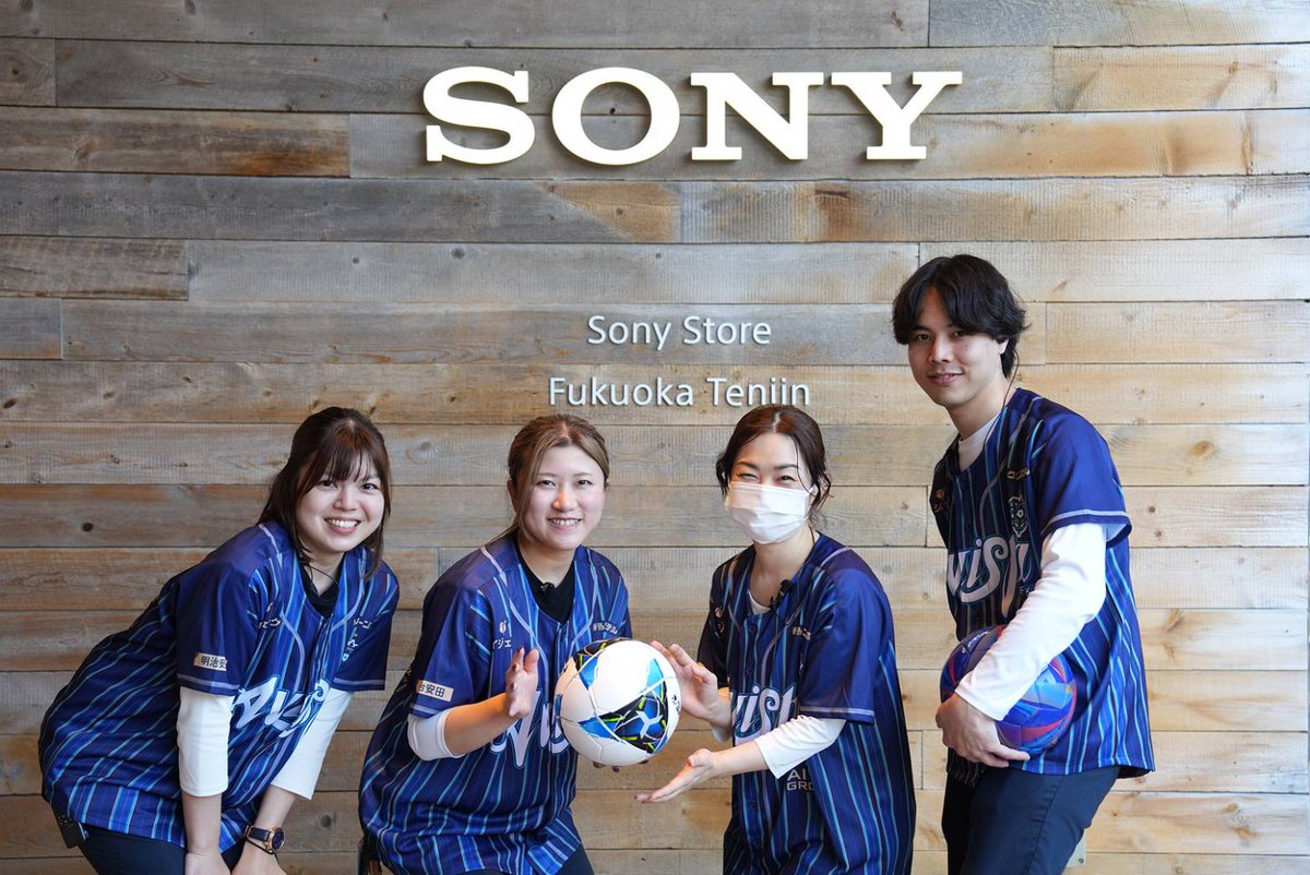 AvispaF's tweet image. 【30周年記念ベースボールシャツ着用協力先のご紹介】
#ソニーストア福岡天神 様の
スタッフの皆さんに
30周年記念ベースボールシャツをご着用いただいております✨
皆さんお似合いです😎
これからも福岡の街をNAVYで染めていきましょう!
#アビスパ福岡
#TRUE_NAVY