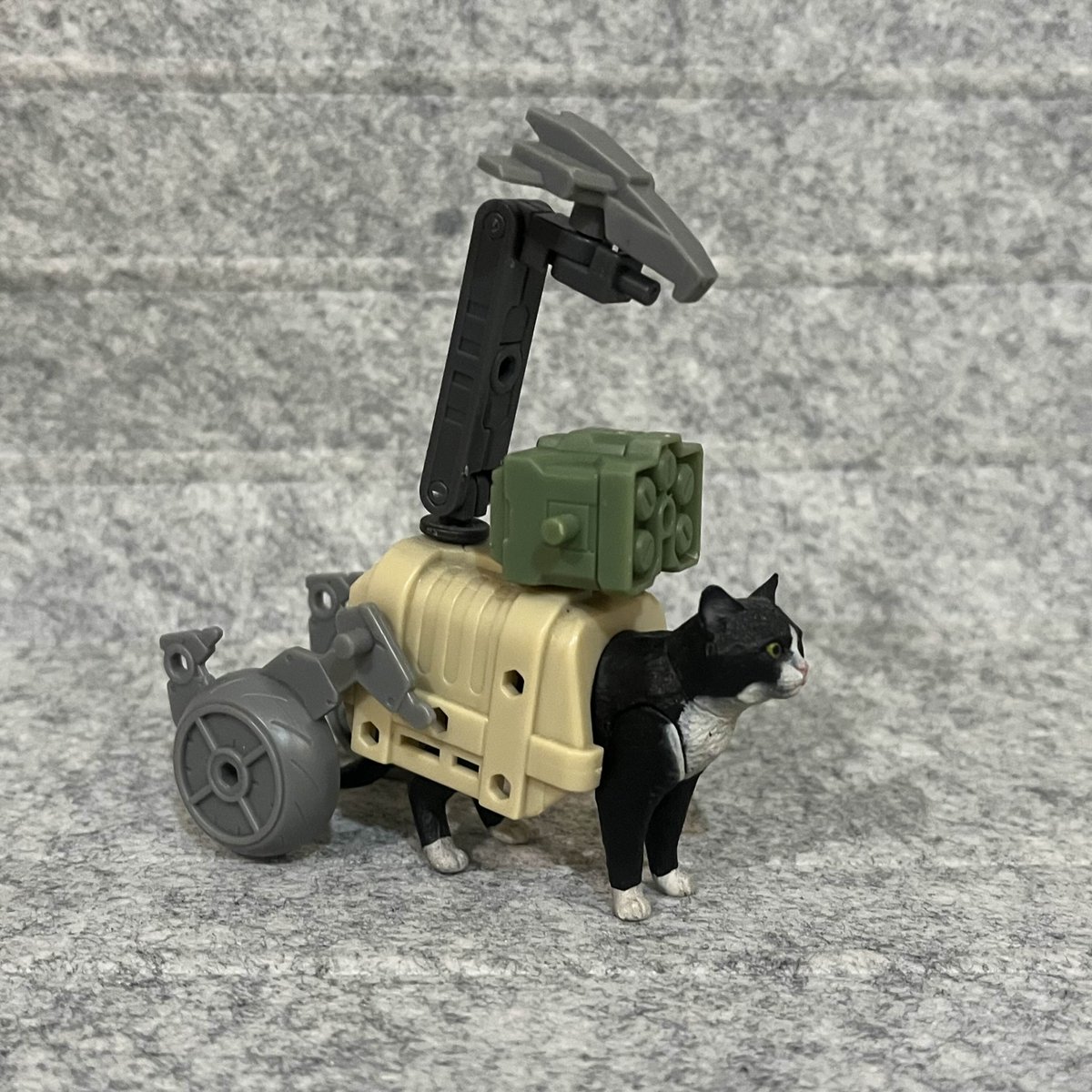 Meow meow meow meow Gundam!
I finally finished painting my RX-78 Meow Meow~ 🐈
The cat house part was harder to paint than I imagined, but I'm really proud of how it turned out! (｡◕‿◕｡✿)
What should Yui build next? www

#yuiisprettyflower #RX78 #cat