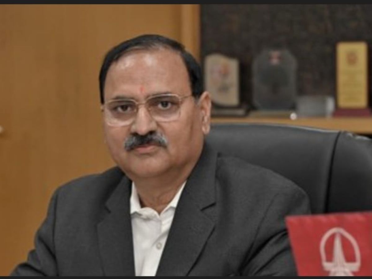 psuconnect's tweet image. Om Prakash Sinha takes charge as Director (Exploration) of ONGC...

Know about Shri Om Prakash Sinha:
psuconnect.in/new-faces-in-p… 

#ShriOmPrakashSinha #ONGCLtd #PetroleumEngineering #ExplorationDirector #EnergyLeadership #newface #PSU #CPSE @ONGC_