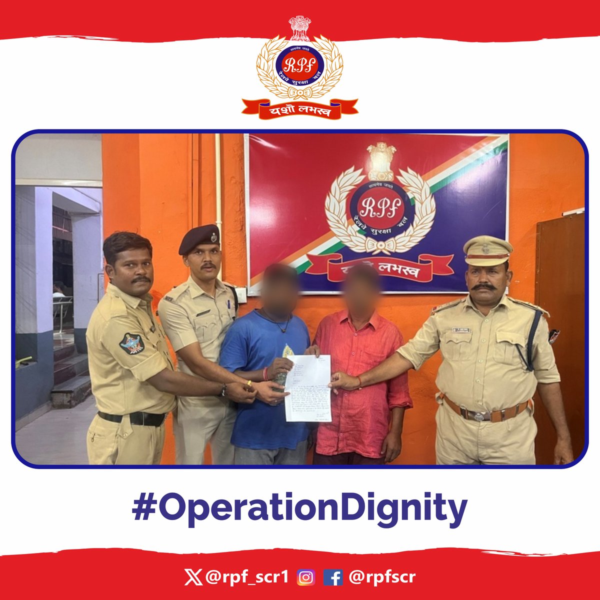 Swift &amp; prompt action on Railmadad complaint by #RPF &amp; #GRP rescued a missing person from #Dhone station. After verifying the identity, he was handed over to his relatives for care and protection.
#OperationDignity.
<a href="/RPF_INDIA/">RPF INDIA</a> <a href="/RailMinIndia/">Ministry of Railways</a> <a href="/rpfscrgtl1/">RPF Guntakal Div</a> <a href="/rpfscrgtldhne/">@RPFPCDHNE</a>