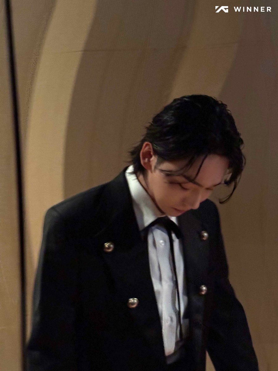 KIM JINWOO BIG SCREEN DEBUT!

Actor Kim Jinwoo will be debuting on the big screens tomorrow with the thriller movie “COMMISSION”. Congratulations, Jinu! 🎊

📷 weverse.io/winner/media/3…

#KIMJINWOO #김진우 #JINU #WINNER #위너 <a href="/yg_winnercity/">WINNER</a>