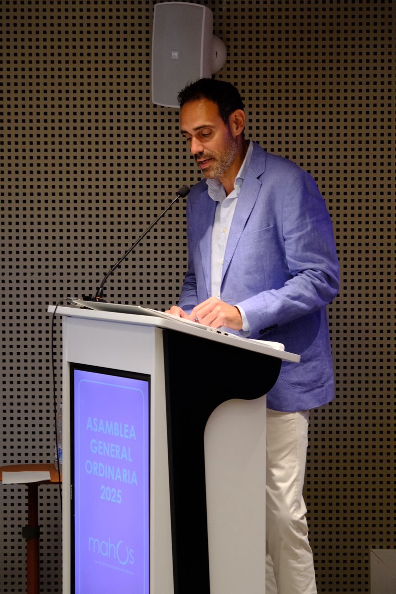 Javier Frutos, inaugurando la Asamblea General Ordinaria. 
Gracias por la presencia de los hosteleros de #Málaga.
#OrgullososDeSerHosteleros
#Hostelería