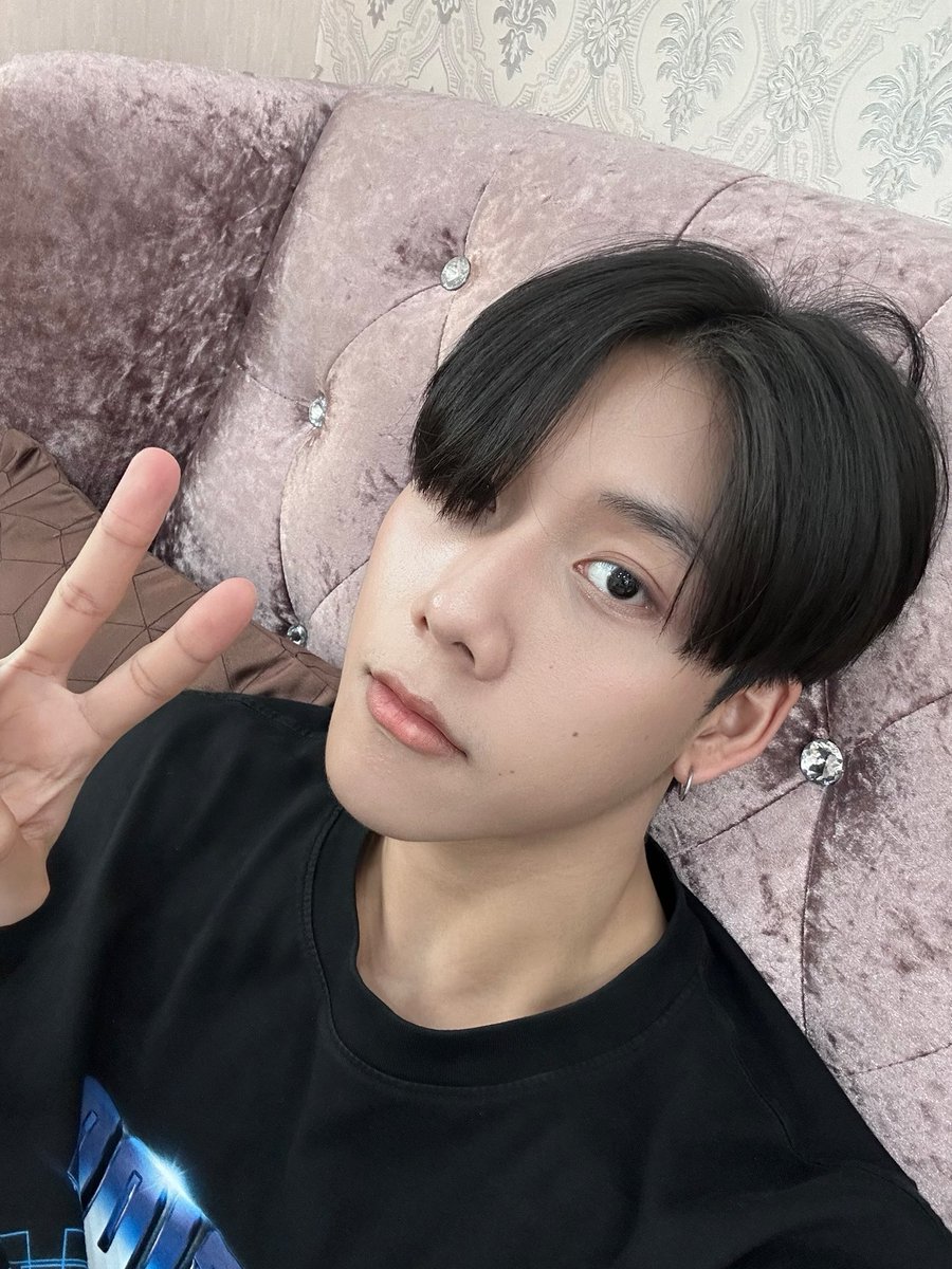 Jorjamesu's tweet image. ไม่ทันไรป่วยอีกแล้ว🥺 มาให้กำลังใจเจมสึด้วยการจิ้ม liff.line.me/1454988218-Njb…  หรือ SMS
พิมพ์ H05 แล้วส่งมาที่ 4806123 กันนะง้าบ
คิดถึงทุกคนแล้วว🐼🫶🏻 #James_2HOUSES #2HOUSES_PROJECT