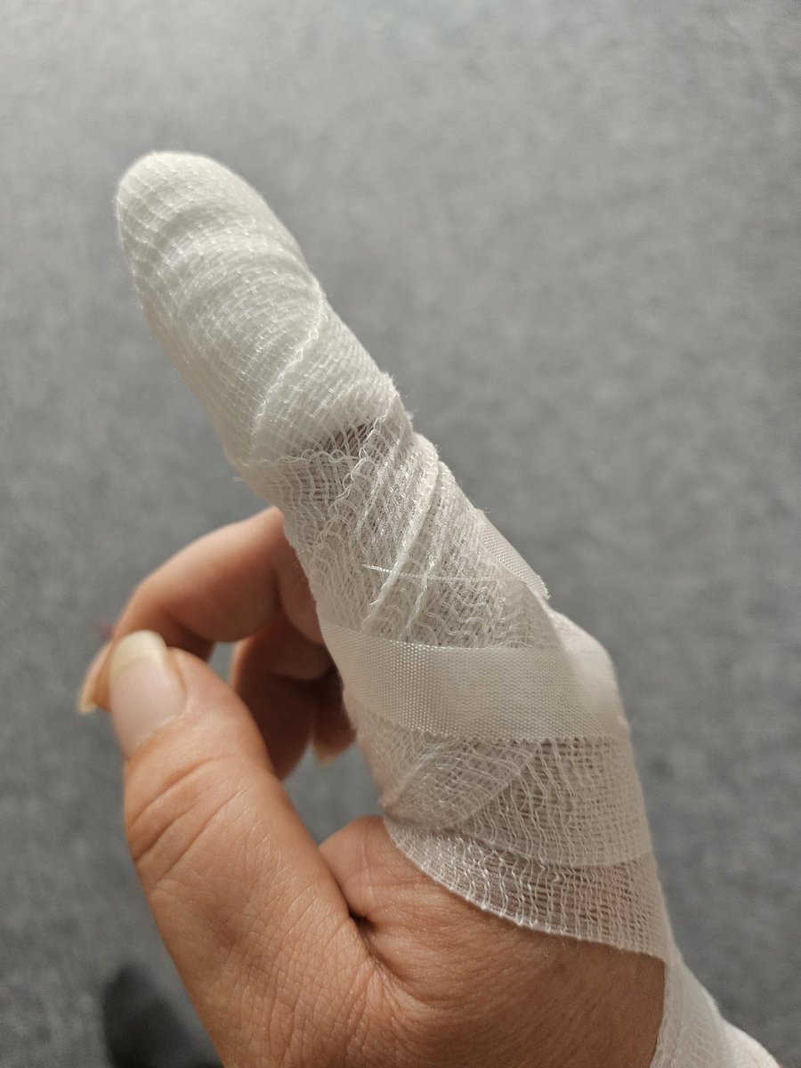 eule1712's tweet image. Ich hatte heute schon ein einschneidendes Erlebnis😅🤦♀️.
Häkeln ist erst mal raus😞
