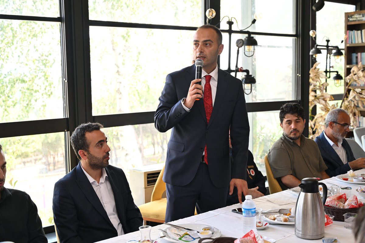 📌 15 Temmuz’un yıldönümünde; bu toprakları bizlere vatan kılan aziz şehitlerimizin kıymetli aileleri ve kahraman gazilerimizle bir araya geldik. Kaymakamımız Sn. İskender Yönden ve Belediye Başkan Vekilimiz Sn. Eray Karadeniz’in katılımlarıyla gerçekleştirdiğimiz programda,