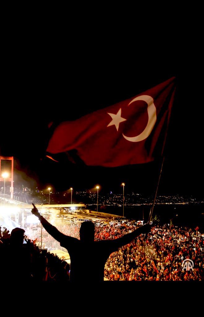 O Gece; Bayrağımız yere düşmedi, Ezanlarımız susturulmadı!
Çünkü O Gece Vatanımız Söz Konusuydu
#15Temmuz
#ZaferinAdıTürkiye🇹🇷