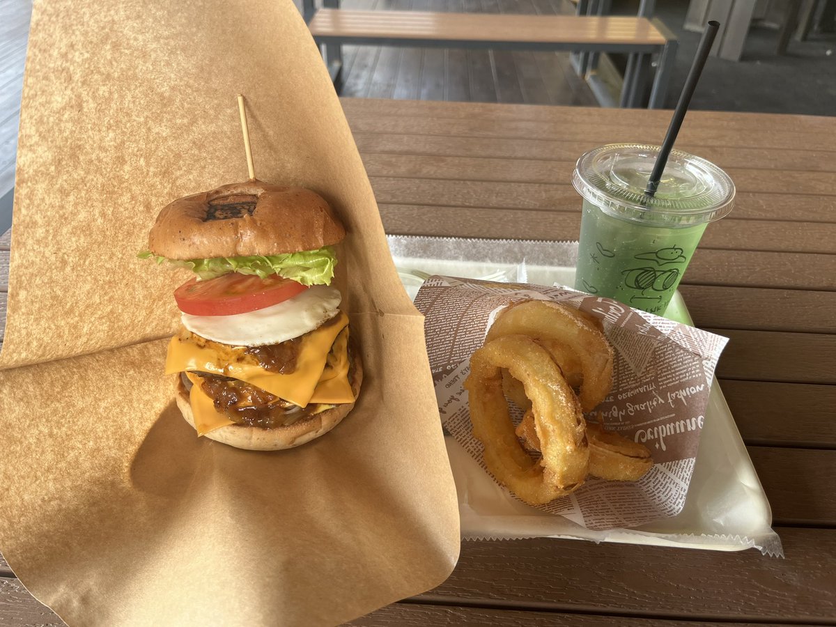 昨日入港前に大阪で2泊と連絡があって停泊中です！
今日は時間あったので淡路島まで走ってきました👍
道中NSRとTZRに遭遇しました🏍️