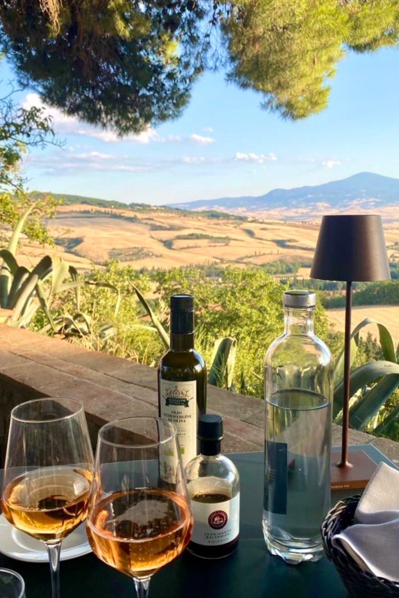 👏👏👏
دریاب که از روح جدا خواهی رفت
در پرده اسرار فنا خواهی رفت

می نوش ندانی از کجا آمده‌ای
خوش باش ندانی به کجا خواهی رفت

#حضرت_عمر_خیام_فلسوف_عالی_قدر