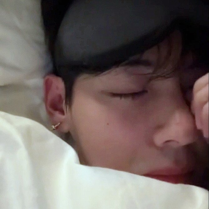 김태형 속눈썹 진짜 이쁨