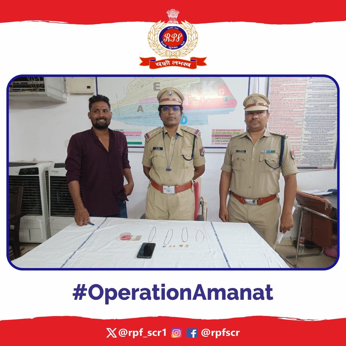 rpf_scr1 (@rpf_scr1) on Twitter photo With honesty and commitment, #RPF #Hyderabad Post handed over a left-behind handbag containing Gold, Silver ornaments, and Cash valued at ₹2.20 lakh to its rightful owner under #OperationAmanat.
<a href="/RPF_INDIA/">RPF INDIA</a> <a href="/RailMinIndia/">Ministry of Railways</a> <a href="/SCRailwayIndia/">South Central Railway</a> <a href="/rpfscr_sc/">RPF Secunderabad DIV</a> <a href="/rpfpchyb/">RPF post Hyderabad</a> With honesty and commitment, #RPF #Hyderabad Post handed over a left-behind handbag containing Gold, Silver ornaments, and Cash valued at ₹2.20 lakh to its rightful owner under #OperationAmanat.
<a href="/RPF_INDIA/">RPF INDIA</a> <a href="/RailMinIndia/">Ministry of Railways</a> <a href="/SCRailwayIndia/">South Central Railway</a> <a href="/rpfscr_sc/">RPF Secunderabad DIV</a> <a href="/rpfpchyb/">RPF post Hyderabad</a>