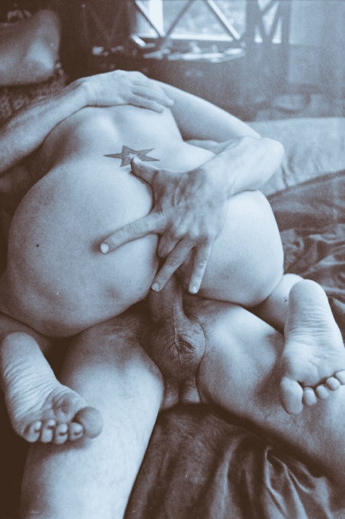 الزواج  كله مداهر ومشاكل 
وضع المتزوجين بالليل 😆