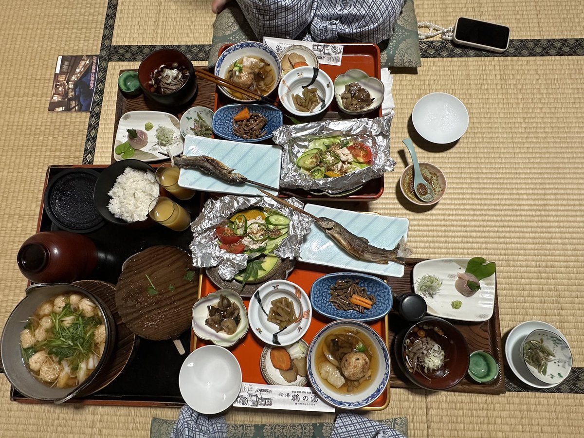 310nobanko's tweet photo. 本日宿、乳頭温泉鶴の湯。素晴らしい。
貸切露天良き。全ての風呂良き。
そしてスーツ旅行のスーツさんが泊まった部屋と同じだった。えぐ。うれしみ。
飯もうまぁ。。。 https://t.co/FwcEmFwDIN