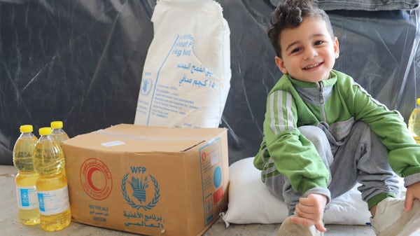 WFP_MENA's tweet image. How does @WFP improve food security?
🍛 Providing emergency food aid in crises
🌾 Lean-season support when food is scarce
👨🌾 Training for smallholder farmers
📣 Food security is when people have access to sufficient, safe, and nutritious food for normal growth.