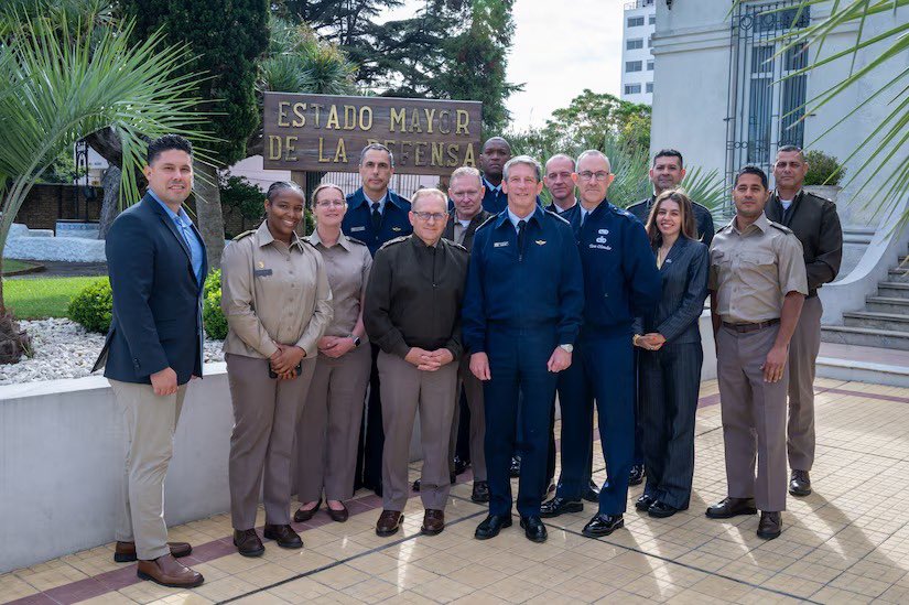U.S. Embassy Uruguay (@usembassymvd) on Twitter photo Felicitamos al General Mayor Francis Evon <a href="/CTNGTAG/">Maj. Gen. Fran Evon</a>, comandante de <a href="/CTNationalGuard/">Connecticut National Guard</a>, por su elección como Presidente de #AGAUS Asociación de Generales Adjuntos de EE.UU.
La dedicación y entusiasmo del General Mayor Evon, que han dado a la Guardia de Connecticut una sólida Felicitamos al General Mayor Francis Evon <a href="/CTNGTAG/">Maj. Gen. Fran Evon</a>, comandante de <a href="/CTNationalGuard/">Connecticut National Guard</a>, por su elección como Presidente de #AGAUS Asociación de Generales Adjuntos de EE.UU.
La dedicación y entusiasmo del General Mayor Evon, que han dado a la Guardia de Connecticut una sólida