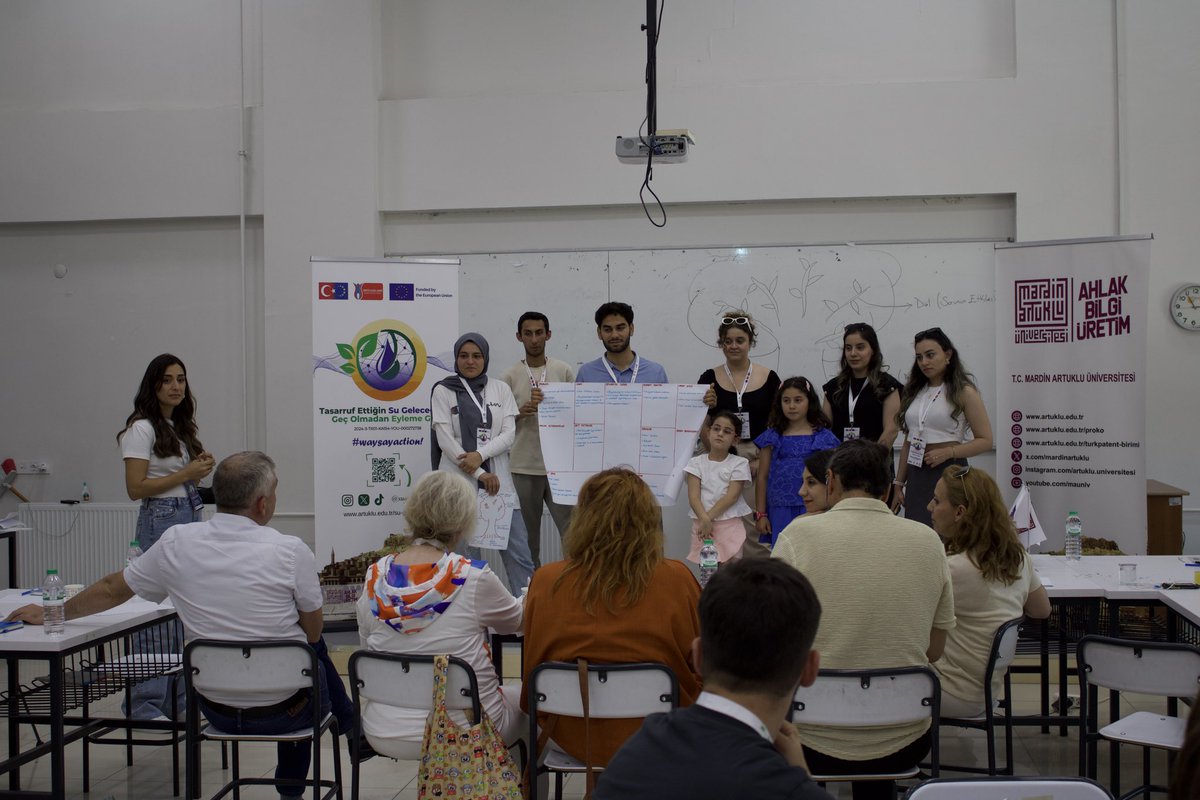 📌 Projemizde düzenlenen Politika Önerisi Atölyesi ve Yuvarlak Masa’da gençler, su tasarrufu için fikirlerini paylaştı 🤝🏻

🍀 Ulusal Ajans uzmanı Abdülhak Demirci gençlerin görüşlerini dinleyip çabalarını takdir etti. Etkinlik yerel basında yer aldı ve farkındalık yarattı 📽️