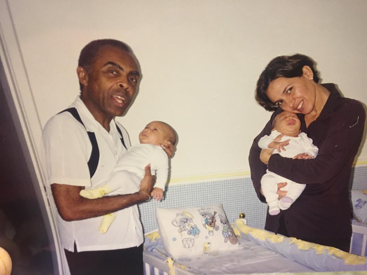 gilbertogil's tweet image. Hoje é dia de Lucas e Gabriel, netos de Gil, gêmeos, 2/3 dos Marílios, forma que chamamos afetuosamente os filhos de Marília e Fábio, segunda filha de Gil. Este é o primeiro aniversário de Lucas como pai e de Gab como tio! Que Aurorinha alegre ainda mais essa data a partir de…