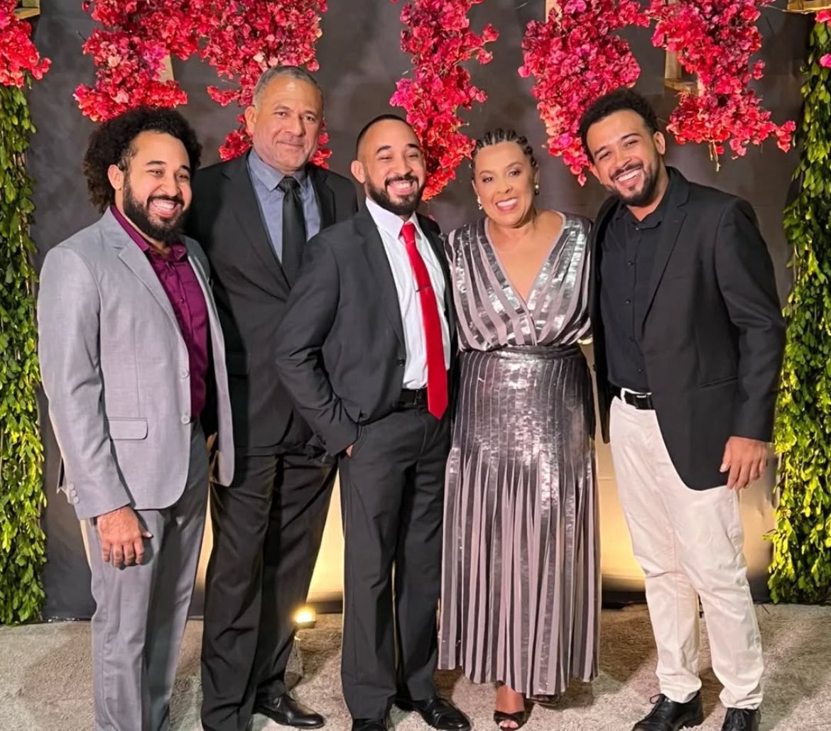 gilbertogil's tweet image. Hoje é dia de Lucas e Gabriel, netos de Gil, gêmeos, 2/3 dos Marílios, forma que chamamos afetuosamente os filhos de Marília e Fábio, segunda filha de Gil. Este é o primeiro aniversário de Lucas como pai e de Gab como tio! Que Aurorinha alegre ainda mais essa data a partir de…