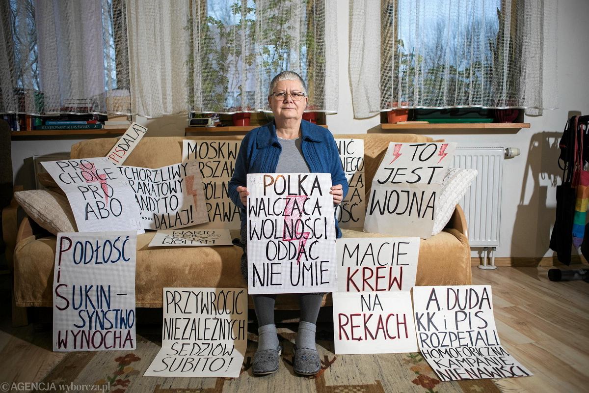 Kim jest ta kobieta, że boi się jej nawet Policja? Jej zachowanie stanowi zagrożenie dla zdrowia fizycznego i psychicznego a nawet życia polskich obywateli.
Na filmie (gdzie pojawia się <a href="/RBakiewicz/">Robert Bąkiewicz</a>) widać, że to jej zachowanie powinno skutkować natychmiastowym zatrzymaniem przez