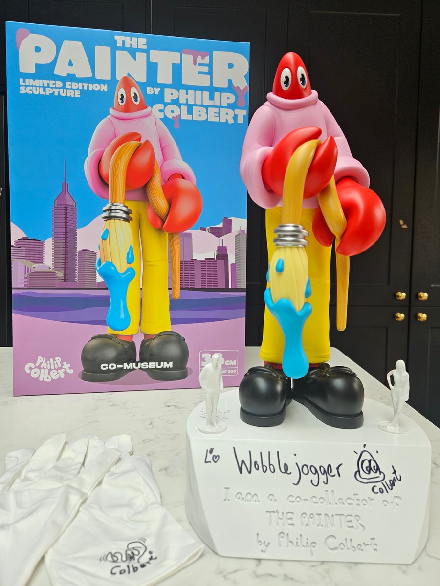 Happy to own 1/338th of the huge 7.5 meter artwork "The Painter" by Philip Colbert. 

The world's first co-collectable sculpture to be immortalised on the blockchain. 

Here's my 33cm collectable version which arrived today 🦞🎨❤️

<a href="/lobsteropolis/">Philip Colbert</a> <a href="/thelobstars/">The Lobstars</a>  <a href="/co_museum/">Co-Museum</a>