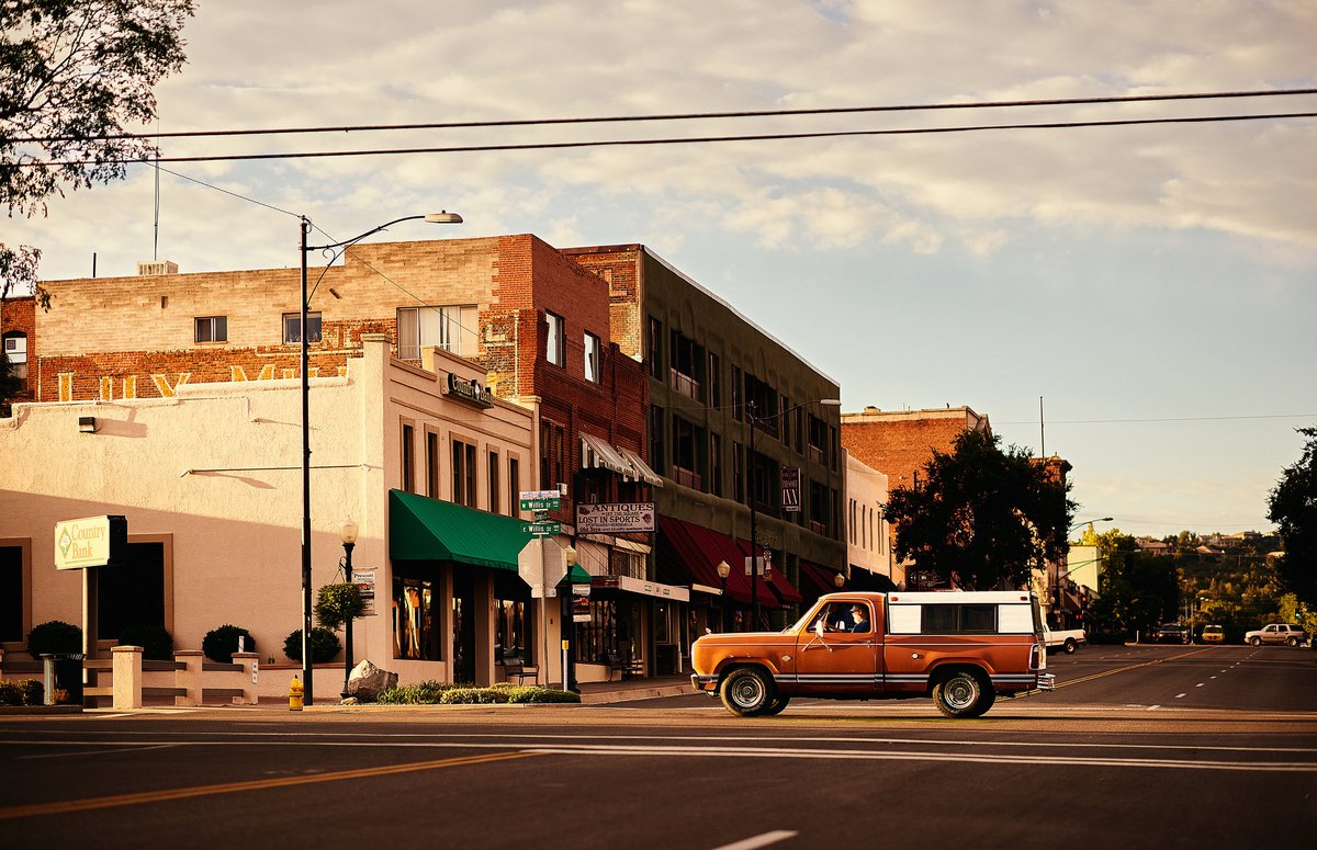 CaseyBHead's tweet image. Every small town has someone on the make. Who has a plan in the works at all times and it is never to get a job. Perpetual students avoiding responsibility or gathering of bored wives doing MLM. But the ones you really have to watch out for want partners for their business idea.