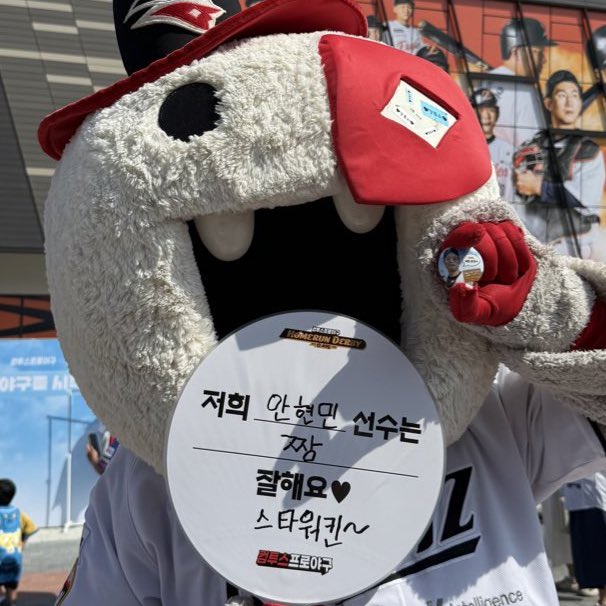 ming9_zip's tweet photo. 알감자 이벤트 합니다 뿌-뿌🥳

저희집 ���감자가 흥한 기념(??)
다들 동진선수를 응원해주셨으면 하는 마음에
rt 추첨으로 총 10분께‼️
나야, 제철 알감자🥔 핀 뱃지를 보내드림니다
(반택으로 보내드리고 제가 부담합니당)
당발은 25일 금요일에 하겠슴니다 많관부🫧 https://t.co/09A3WjJPC5