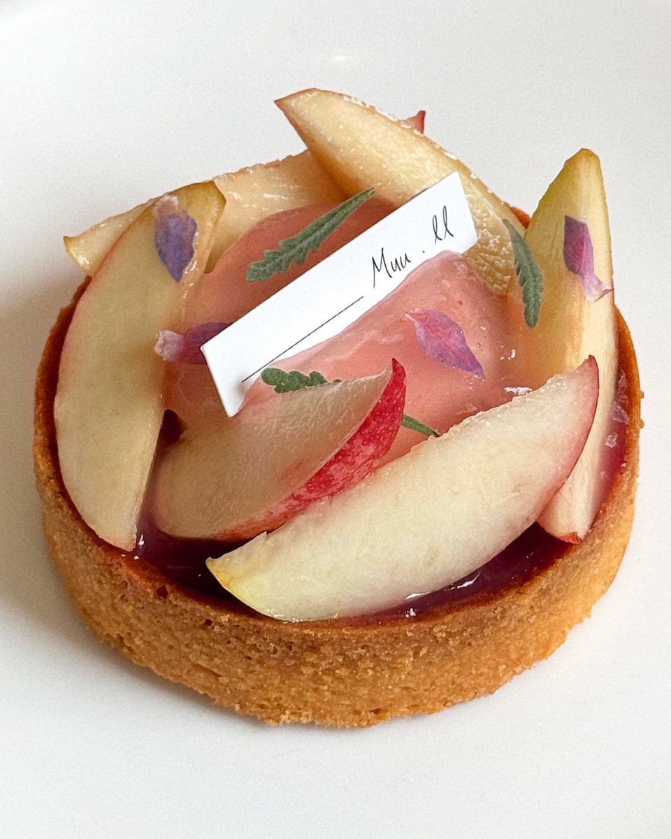 moois_eating's tweet image. 보문역 · 물 muu.ll ₊⋆⊹
- 라벤더 복숭아 타르트
파트 슈크레, 크렘 다망드, 라벤더 시럽, 복숭아 콩포트, 라벤더 가나슈몽떼, 복숭아 쥬 즐레, 마리네이드한 복숭아
성북구 고려대로의 작은 디저트 가게 &lt;물&gt;
촉촉한 여름공기같은 디저트를 먹고 왔어요…