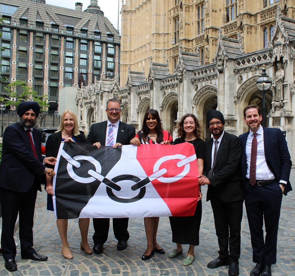 SarahCoombesWB's tweet image. My fellow Black Country MPs and I are proud to represent all our constituents in Parliament as we marked a very special #BlackCountryDay yesterday