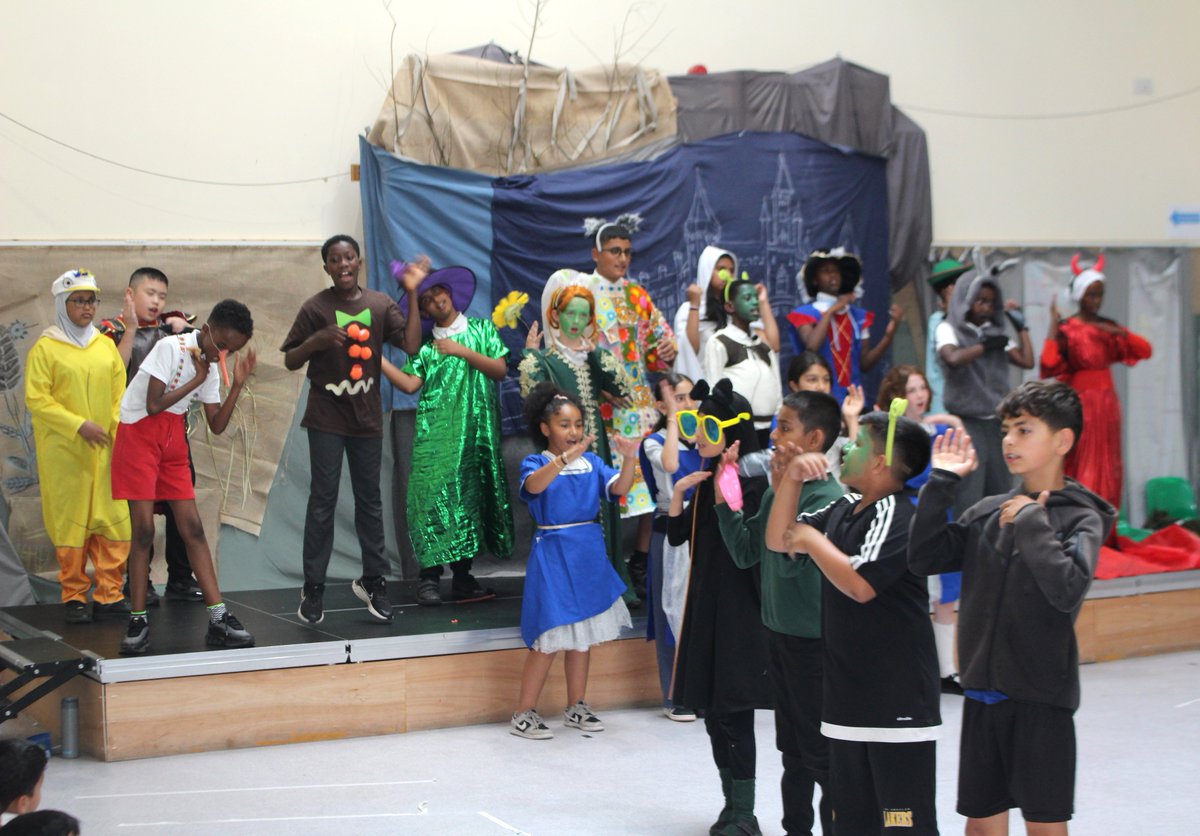 EACTBannermanRd's tweet photo. Years 5&amp;6 have worked really hard to put on a spectacular production of the acclaimed musical ‘Shrek’. Years 1&amp;2 and staff enjoyed watching many talented performances during this first dress rehearsal https://t.co/hcWoUpLwdp