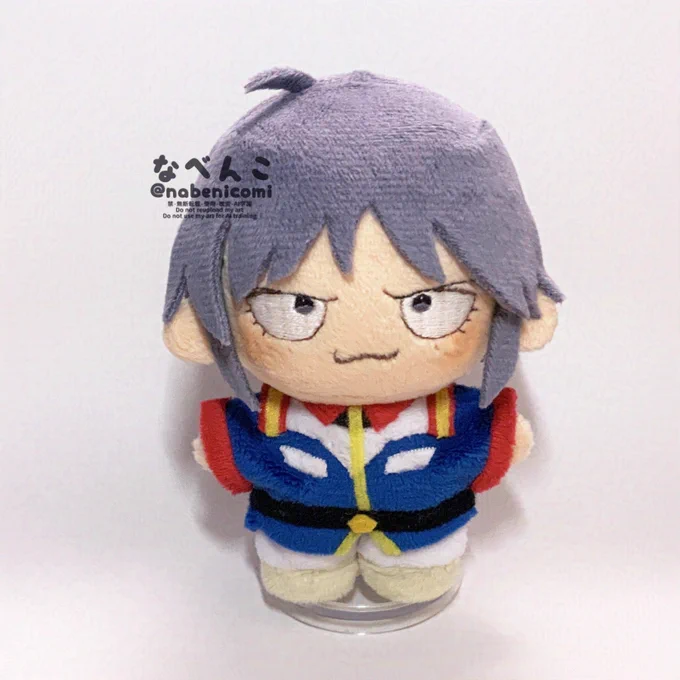 裏でこつこつ縫ってたカイ・シデンのぬいぐるみ…………!!!!!!!!!! 半日以上かかった刺繍が失敗した時は心が折れかけたけどやっと完成したよ かわいい…………!!!!!!!!!!!!!!!