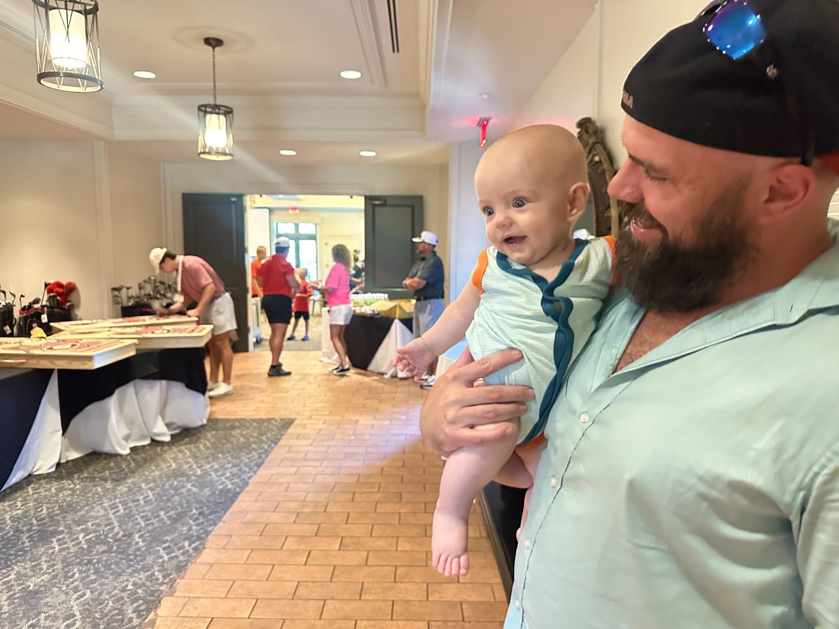 Special thanks to ⁦<a href="/bbbc_athens/">Bulldogs Battling Breast Cancer🐶🎗💖</a>⁩ for such a wonderful opportunity yesterday, ⁦<a href="/doodadawg1/">DWIGHT ⛳️🎯🐶🏈</a>⁩ for all of your hard work and your friendship, ⁦<a href="/AChambers_3/">Austin Chambers</a>⁩ for getting the guys there, and, most of all, thank you to ⁦<a href="/ebarkeratl/">Elyse Barker</a>⁩ for being my biggest supporter