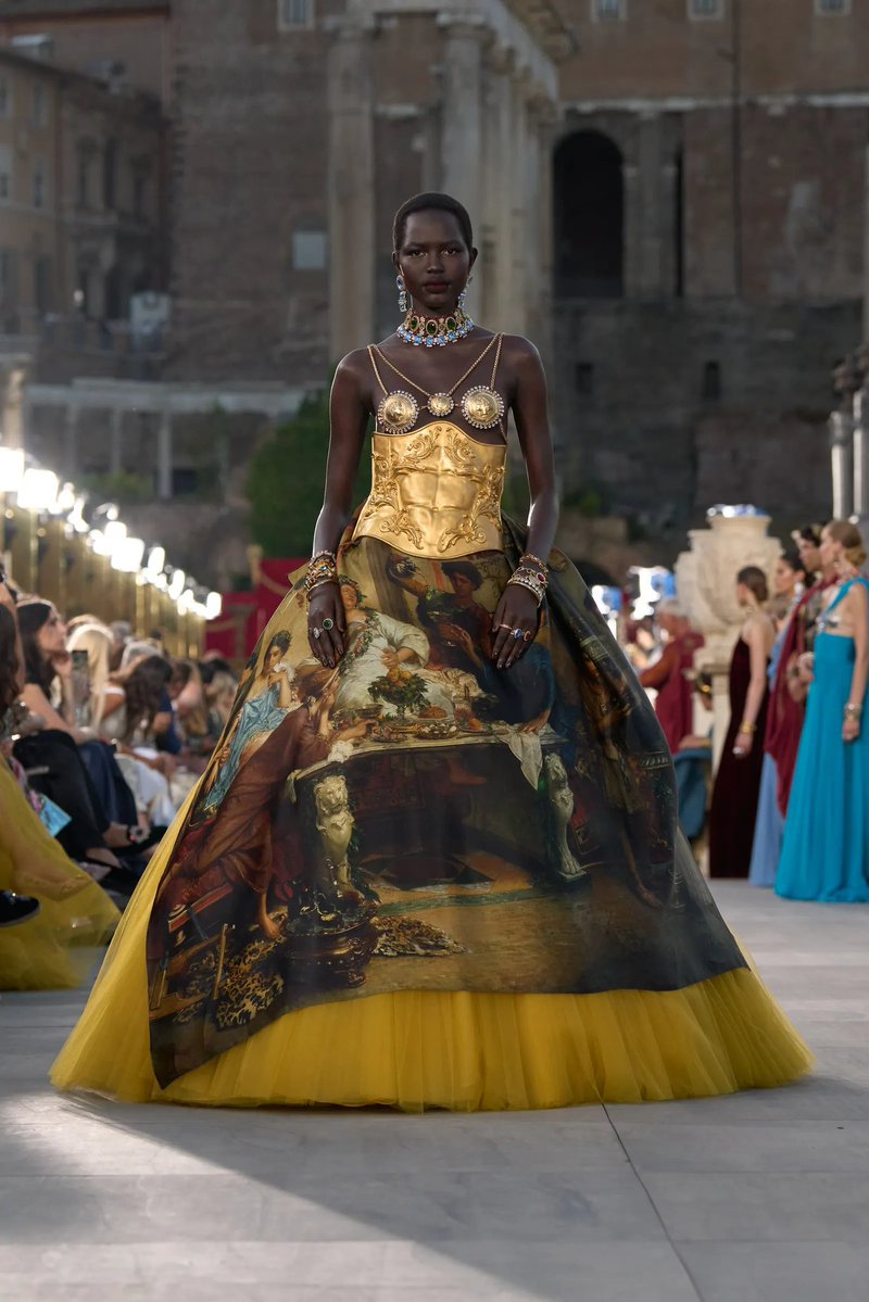 StreetFashion01's tweet image. Dolce & Gabbana Alta Moda 2025 collection in Rome😮💨