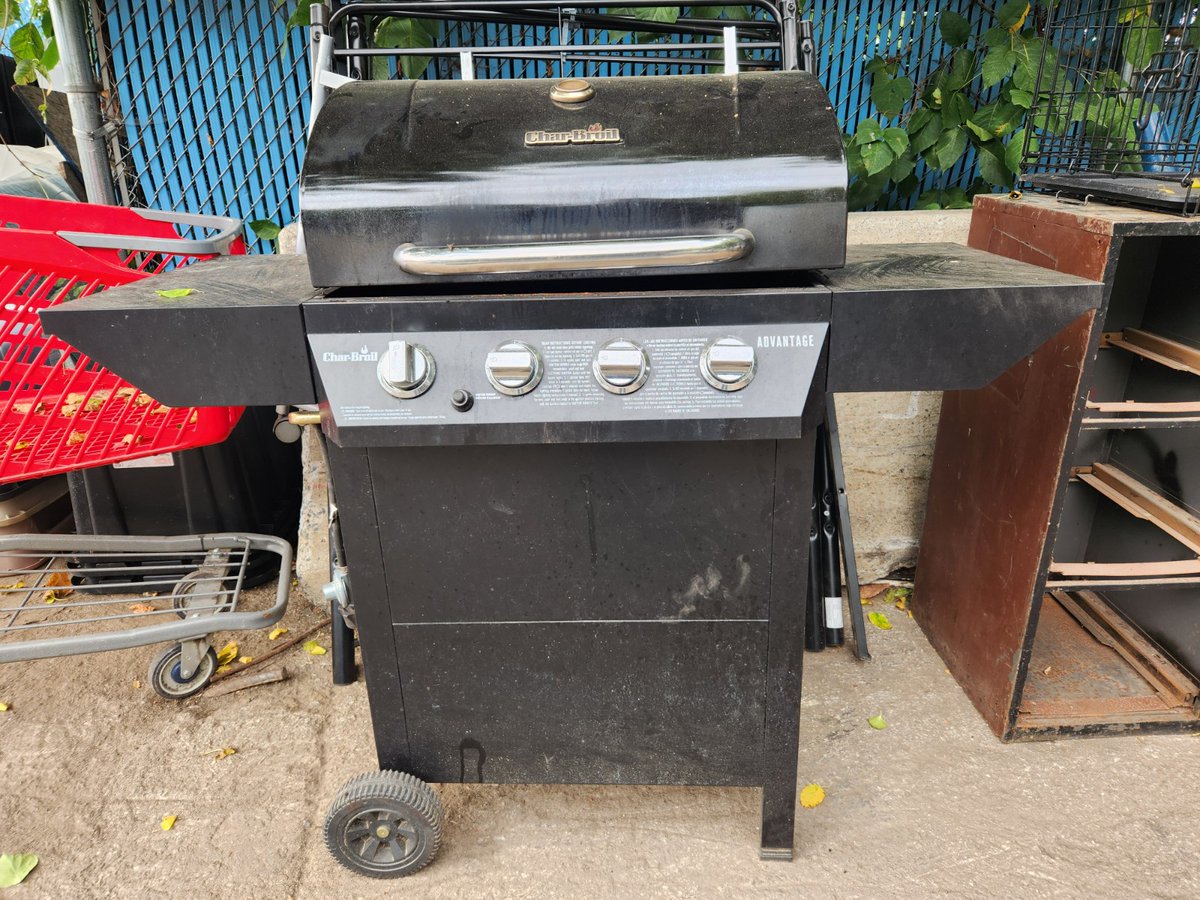 PhilaSanitation's tweet image. ☀️ The sun is shining, the birds are chirping—perfect BBQ weather! If you're clearing out old grills, TVs, or other bulky items, schedule a bulk collection and let our crews handle it. 🗑️
Schedule your pickup here:🔗ow.ly/Umxn50Woxpu