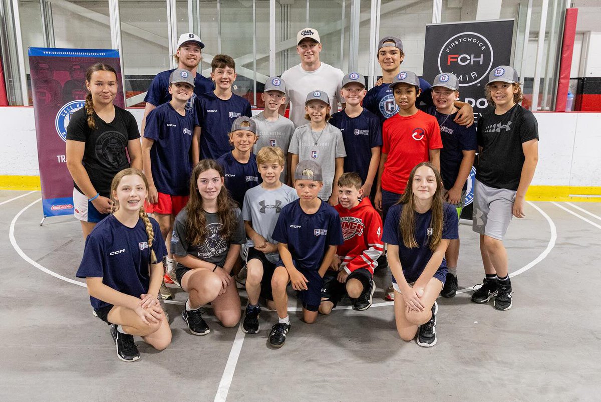 NHLPA's tweet image. Passing down that Dogg mentality – Nathan MacKinnon made a surprise visit to his old stomping grounds inspiring the next generation of Cole Harbour hockey talent 👏
📸: @CHHockeySchool