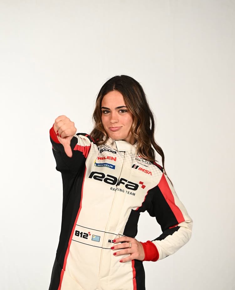 diegohead_'s tweet image. Ella es Maite Cáceres, la piloto uruguaya que más chances tiene hoy en día de entrar a la FORMULA 1. 

Atenti a sus carreras, compite con hombres y ha conseguido podios en la F4.

Es muy joven y tiene mucho potencial, banquemos a la compatriota. 🇺🇾