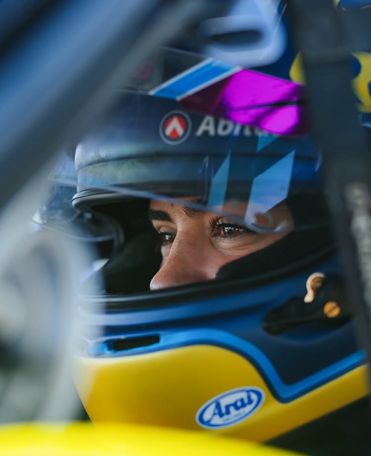 diegohead_'s tweet image. Ella es Maite Cáceres, la piloto uruguaya que más chances tiene hoy en día de entrar a la FORMULA 1. 

Atenti a sus carreras, compite con hombres y ha conseguido podios en la F4.

Es muy joven y tiene mucho potencial, banquemos a la compatriota. 🇺🇾