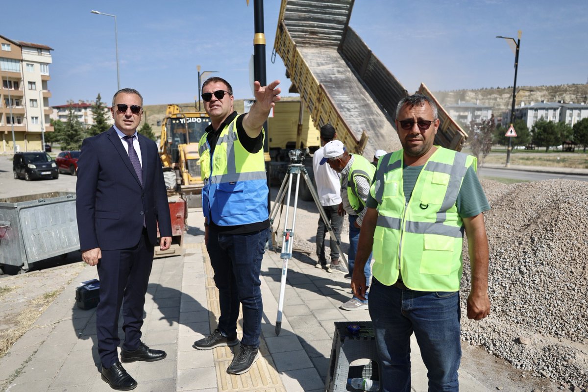 Başkanımız Dr. Adem Uzun, şehrimizin altyapı sorunlarına kalıcı çözümler sunmak amacıyla yürütülen çalışmaları yakından takip ediyor.

Seyrantepe Mahallesi ile Alibaba Mahallesi’ni birbirine bağlayan Yahya Kemal Beyatlı Caddesi üzerindeki altyapı çalışmalarını inceleyen