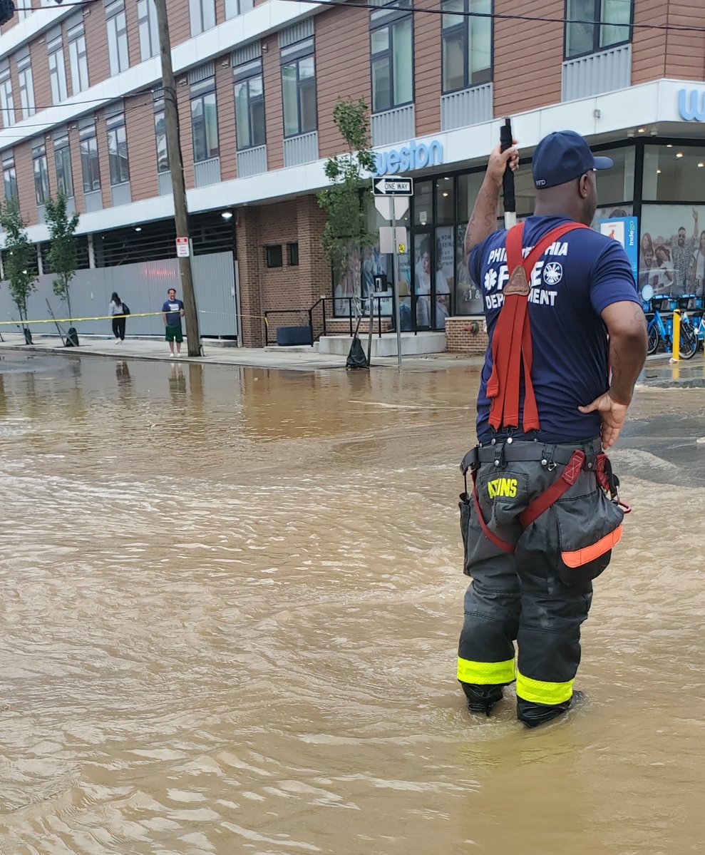 PhillyFireDept's tweet image. Daily totals for Monday, July 14:
🚑: 861 EMS incidents
🚒: 157 Fire incidents
🔥: 1 working fire
#PFDstrongertogether