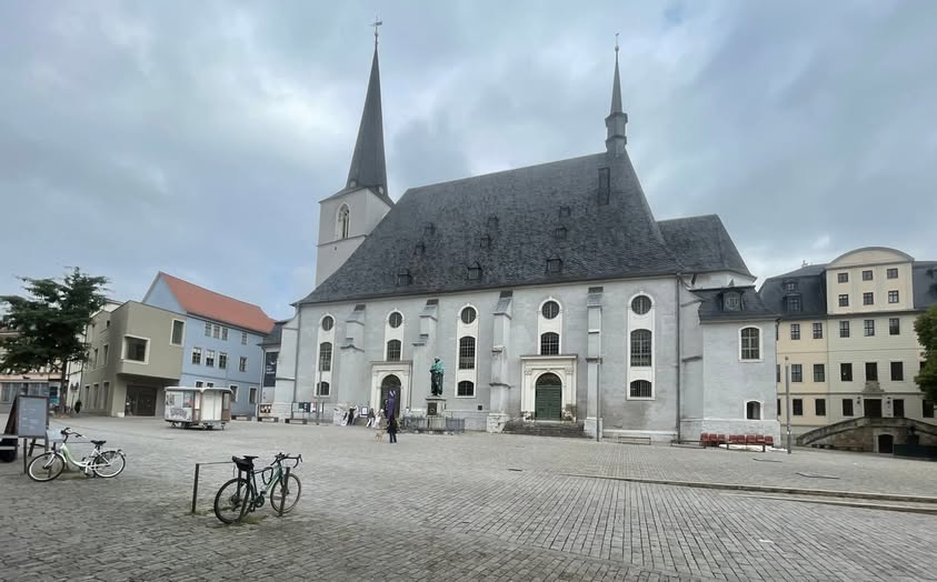 Den #Gottesdienst im Rahmen der 11. Bach Biennale am Sonntag, 13. Juli in der #Herderkirche #Weimar haben sich viele Besucher:innen nicht entgehen lassen. 
Hier gibt es einen Kurzbericht und die Predigt von Akademiedirektor <a href="/S_Kranich/">Sebastian Kranich</a> zum Nachlesen: ev-akademie-thueringen.de/blogartikel/ba…