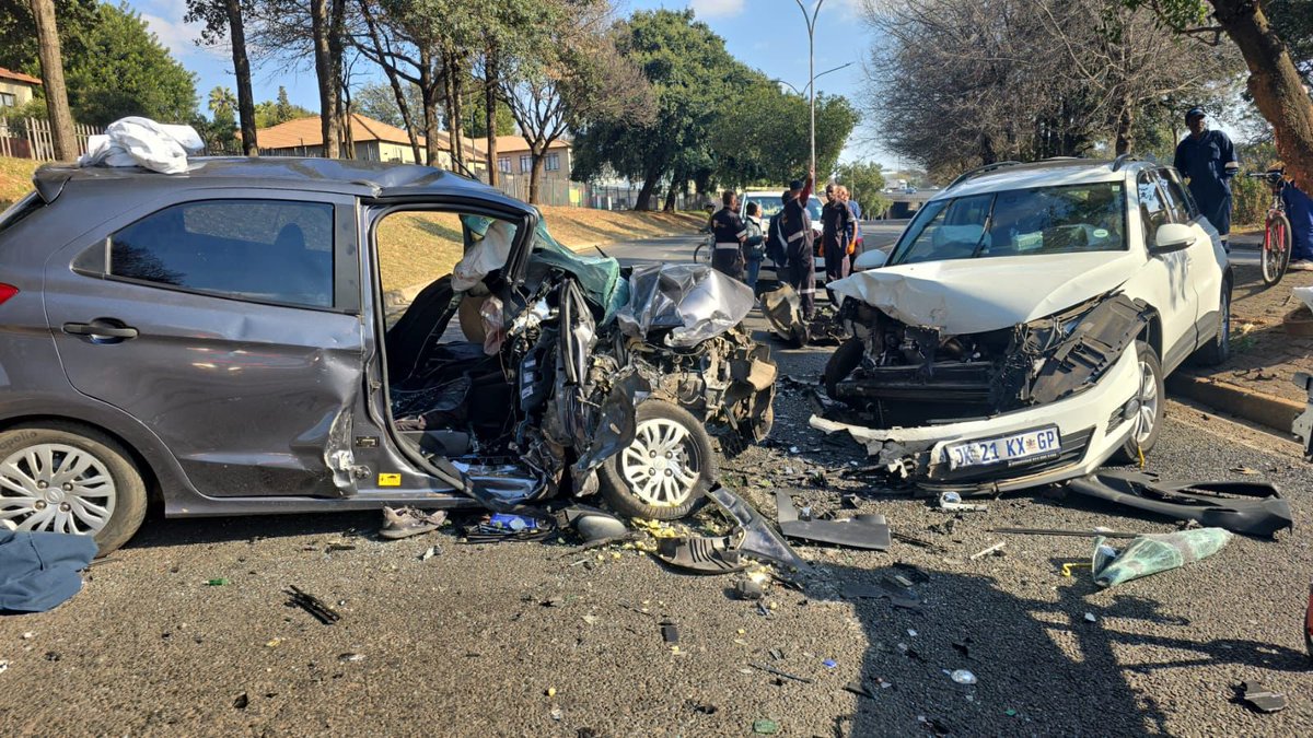 visiontactical's tweet image. Motor Vehicle Collision | Van Buuren Road 🚑
A serious head-on collision occurred on Van Buuren Road, leaving multiple patients injured.
Emergency medical teams from various services worked together to stabilise the injured on scene.
🚗 One patient was trapped in the wreckage…
