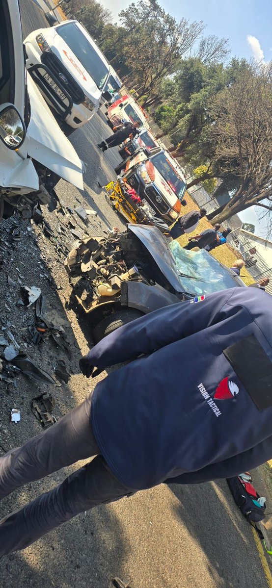 visiontactical's tweet image. Motor Vehicle Collision | Van Buuren Road 🚑
A serious head-on collision occurred on Van Buuren Road, leaving multiple patients injured.
Emergency medical teams from various services worked together to stabilise the injured on scene.
🚗 One patient was trapped in the wreckage…